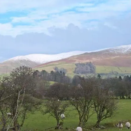 Hornsbarrow Farmhouse * Lupton